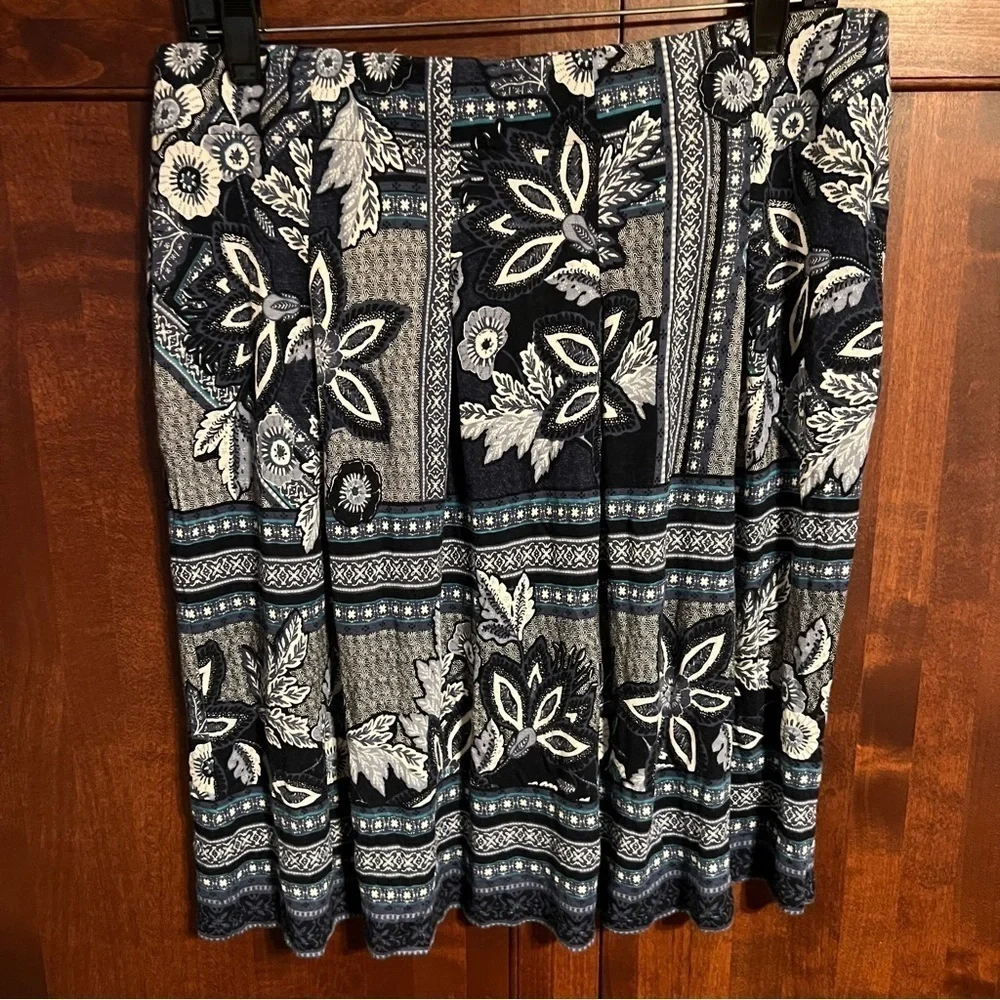 J Jill Blue Print Stretchy Rayon Knit Skirt with box pleats size S It#C70